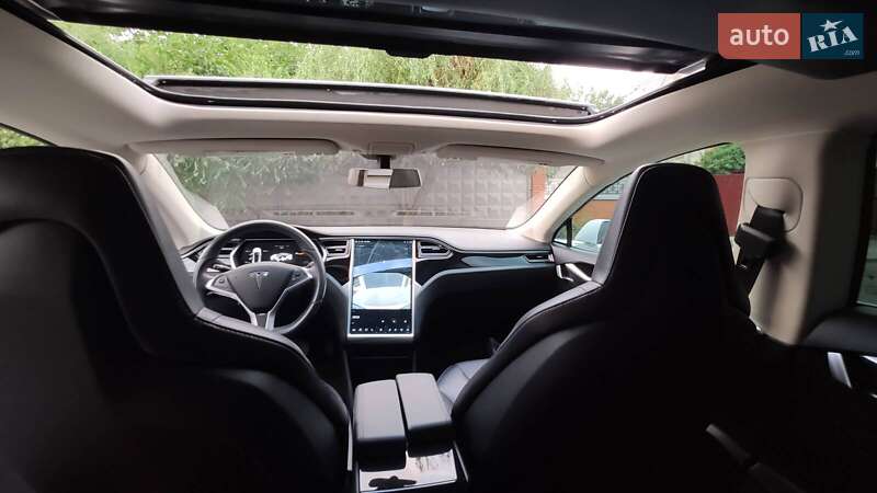 Ліфтбек Tesla Model S 2014 в Харкові фото 23 Ліфтбек Tesla Model S 2014 в Харкові