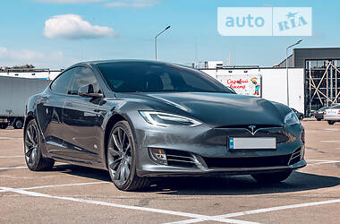 Лифтбек Tesla Model S 2017 в Киеве