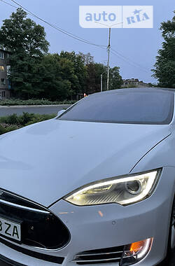 Седан Tesla Model S 2014 в Константиновке