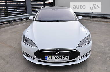 Хэтчбек Tesla Model S 2015 в Броварах