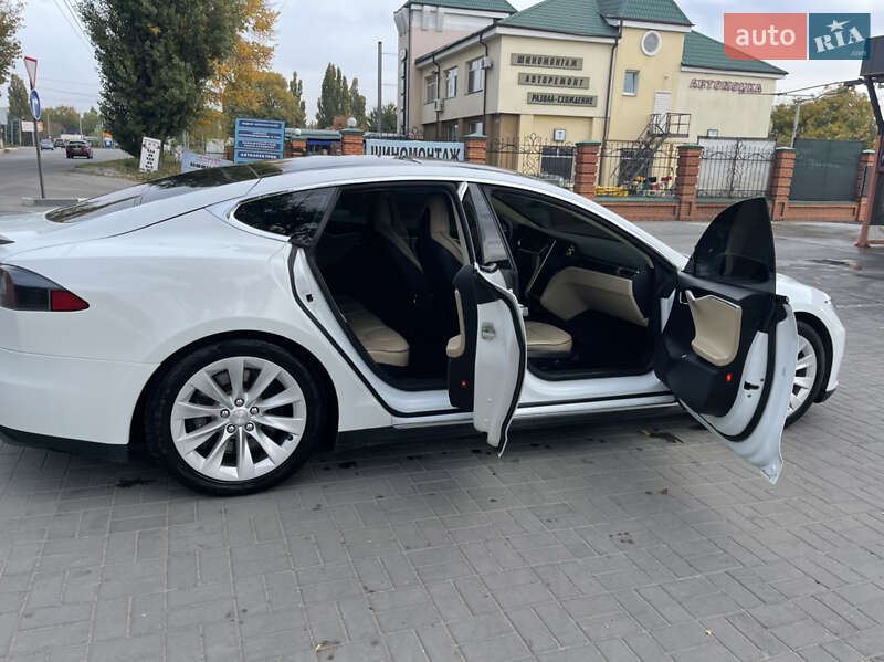 Лифтбек Tesla Model S 2013 в Днепре