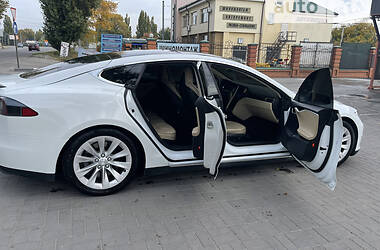 Ліфтбек Tesla Model S 2013 в Дніпрі