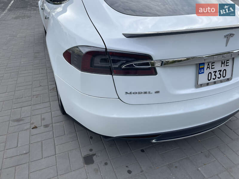 Лифтбек Tesla Model S 2013 в Днепре