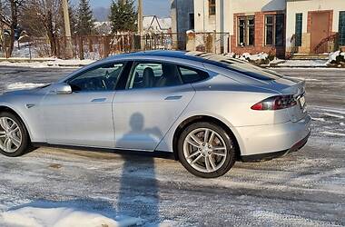 Лифтбек Tesla Model S 2015 в 