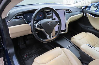 Лифтбек Tesla Model S 2017 в Кропивницком