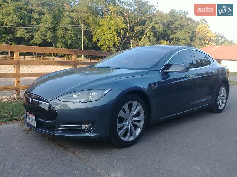 Ліфтбек Tesla Model S 2014 в Києві