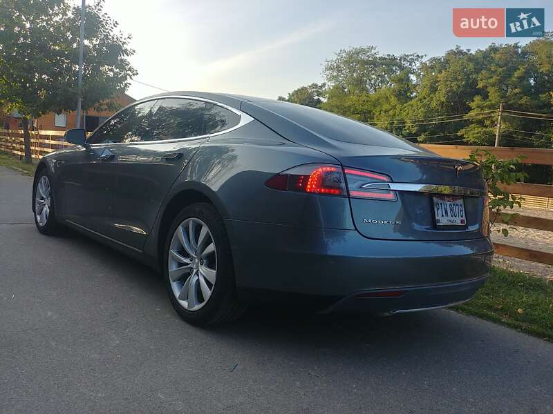 Ліфтбек Tesla Model S 2014 в Києві