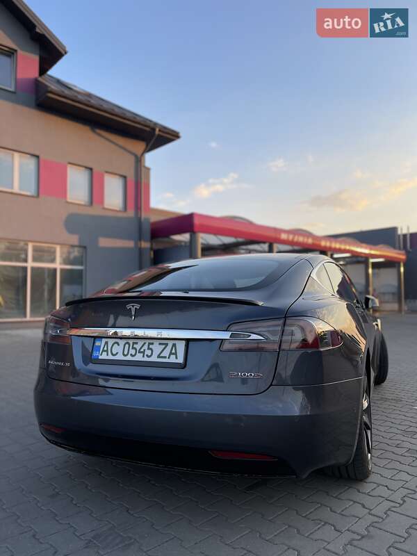 Седан Tesla Model S 2018 в Луцьку
