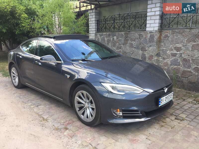 Хетчбек Tesla Model S 2016 в Кременчуці