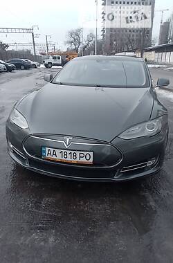 Tesla Model S 2013