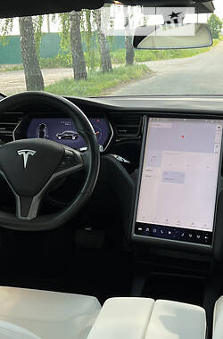 Седан Tesla Model S 2018 в Дубно