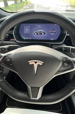 Седан Tesla Model S 2018 в Дубно