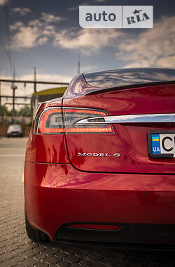 Лифтбек Tesla Model S 2016 в Черновцах