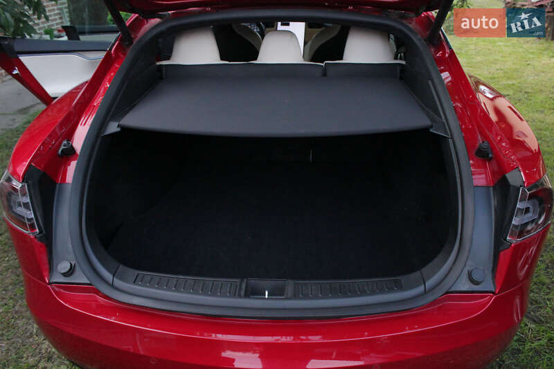 Хетчбек Tesla Model S 2019 в Києві