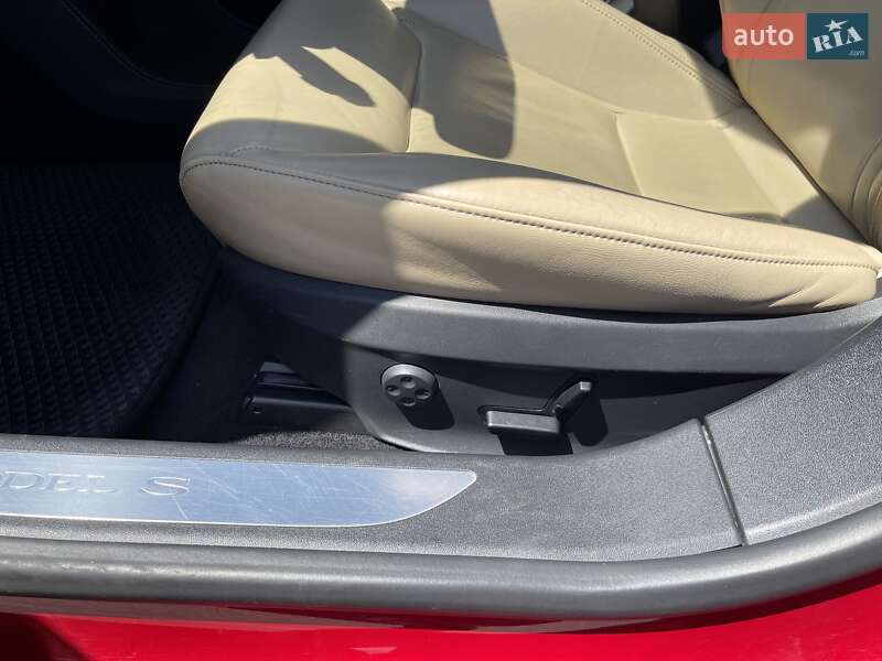 Лифтбек Tesla Model S 2014 в Черновцах