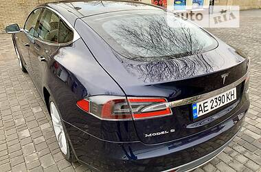 Хэтчбек Tesla Model S 2015 в Днепре