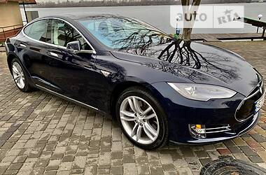 Tesla Model S 2015