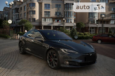 Ліфтбек Tesla Model S 2018 в Києві