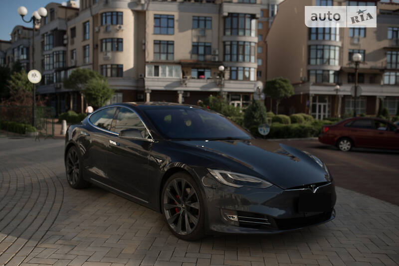 Tesla Model S 2018
