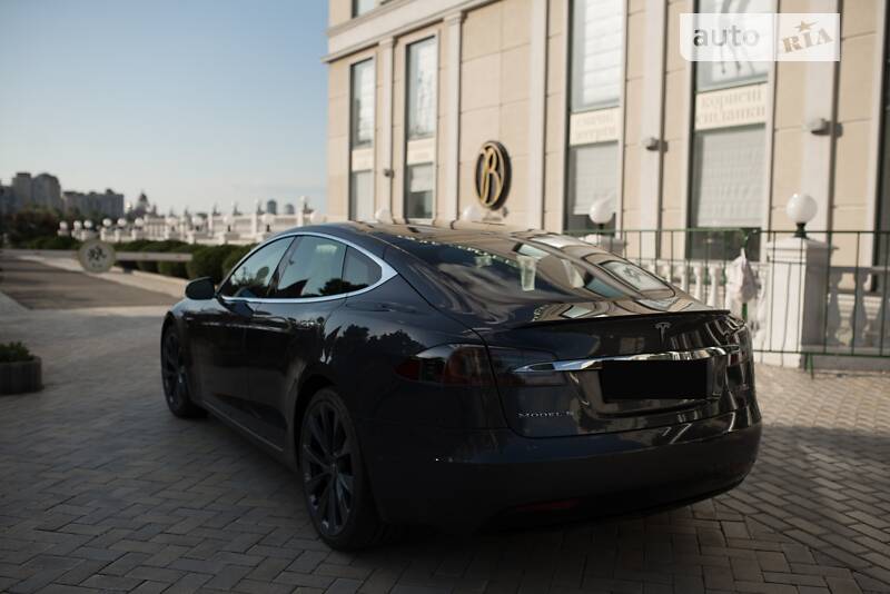 Ліфтбек Tesla Model S 2018 в Києві