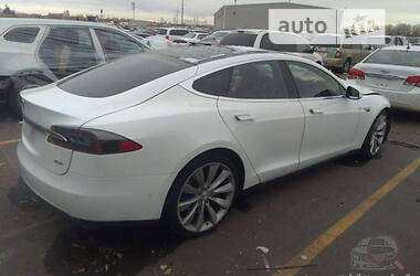 Tesla Model S 2015