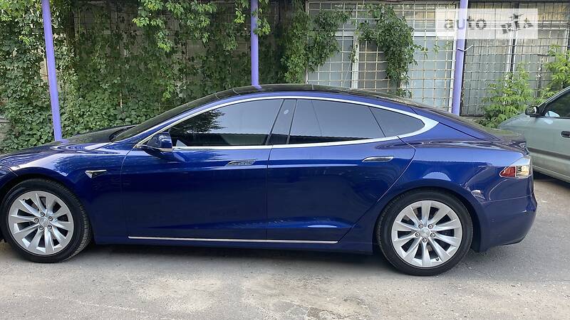 Лифтбек Tesla Model S 2018 в Ужгороде