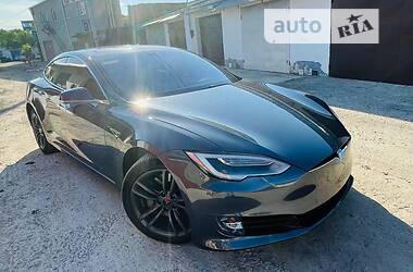 Tesla Model S 2016