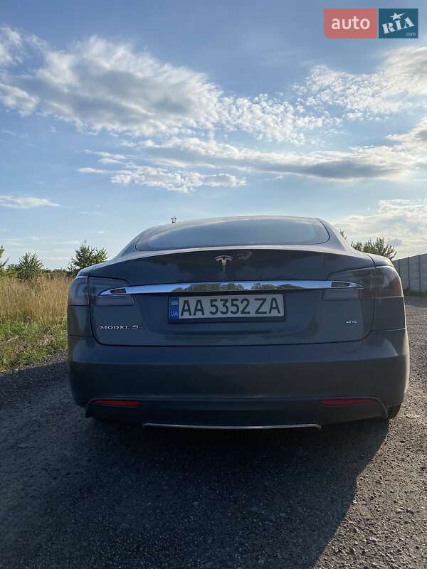 Ліфтбек Tesla Model S 2013 в Києві