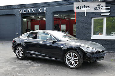 Лифтбек Tesla Model S 2014 в 