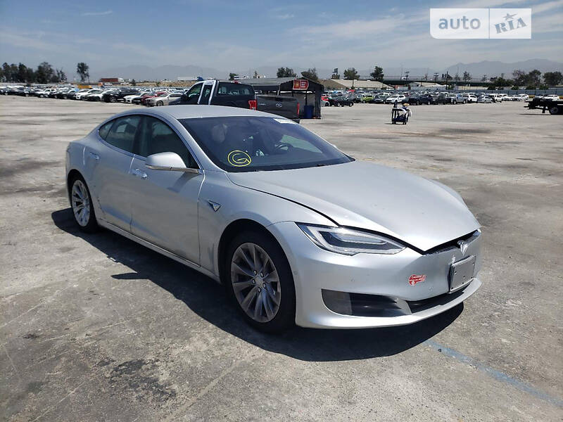 Седан Tesla Model S 2017 в Рівному