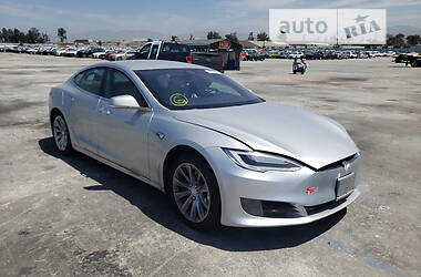 Седан Tesla Model S 2017 в Рівному
