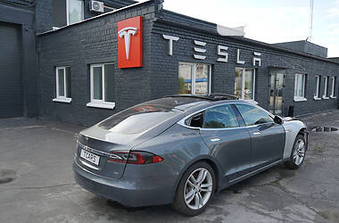 Лифтбек Tesla Model S 2014 в Киеве