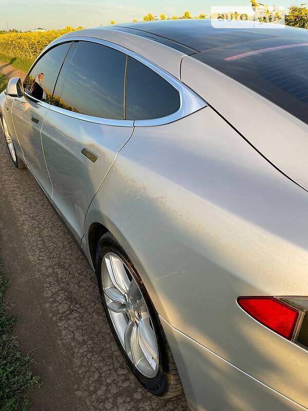 Хетчбек Tesla Model S 2014 в Хмельницькому фото 12 Хетчбек Tesla Model S 2014 в Хмельницькому