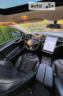 Хэтчбек Tesla Model S 2014 в 