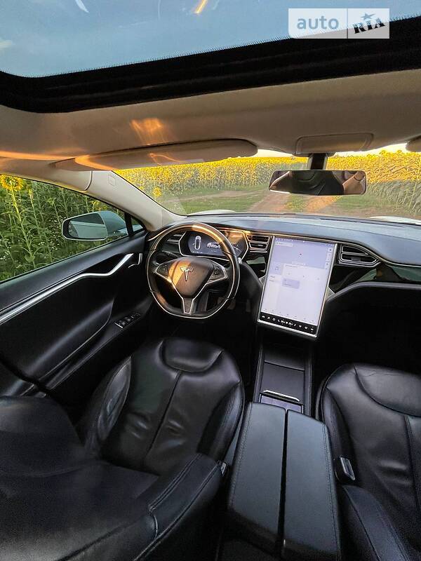 Хетчбек Tesla Model S 2014 в Хмельницькому фото 22 Хетчбек Tesla Model S 2014 в Хмельницькому