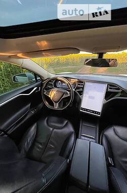 Хэтчбек Tesla Model S 2014 в 