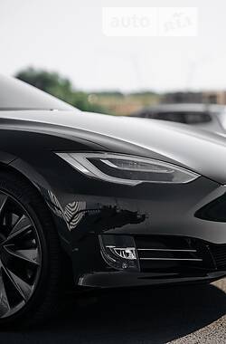 Хэтчбек Tesla Model S 2019 в Ровно