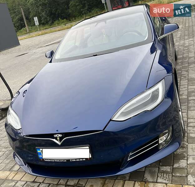 Лифтбек Tesla Model S 2018 в Львове