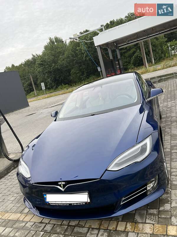 Лифтбек Tesla Model S 2018 в Львове