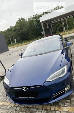 Лифтбек Tesla Model S 2018 в Львове