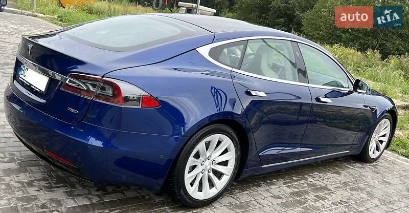 Лифтбек Tesla Model S 2018 в Львове