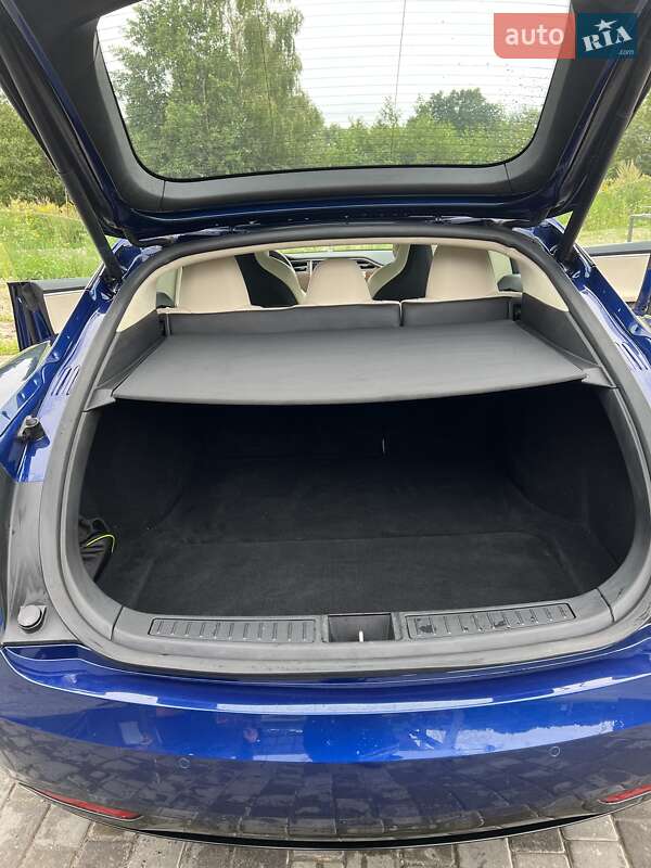 Лифтбек Tesla Model S 2018 в Львове