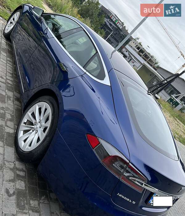 Лифтбек Tesla Model S 2018 в Львове