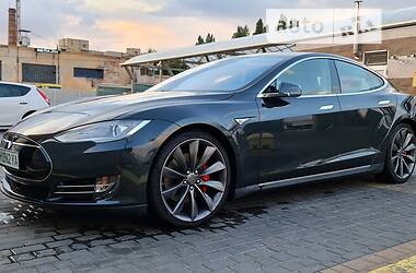 Tesla Model S 2014