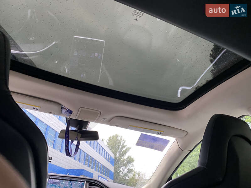 Хэтчбек Tesla Model S 2014 в Киеве