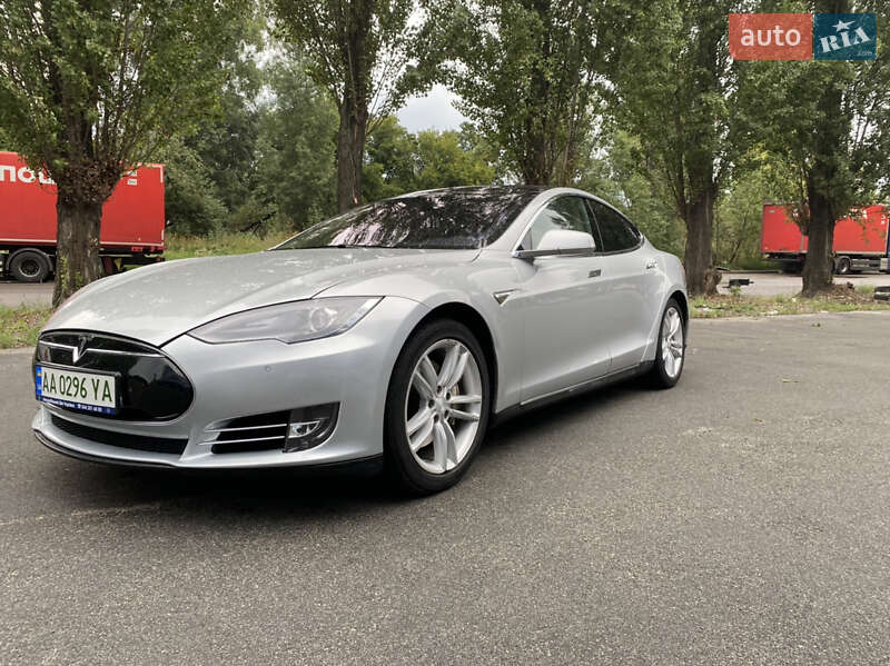 Хэтчбек Tesla Model S 2014 в Киеве