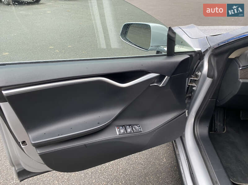 Хэтчбек Tesla Model S 2014 в Киеве