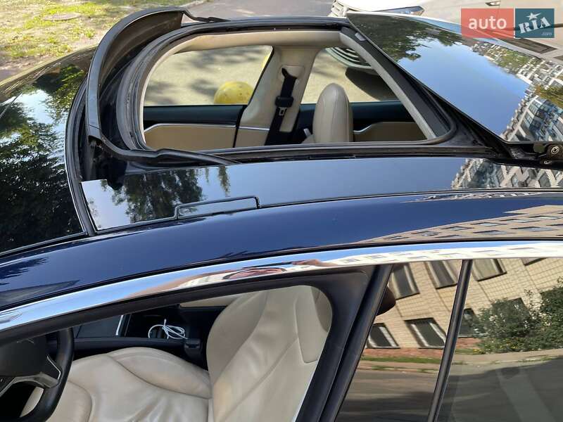 Лифтбек Tesla Model S 2015 в Киеве
