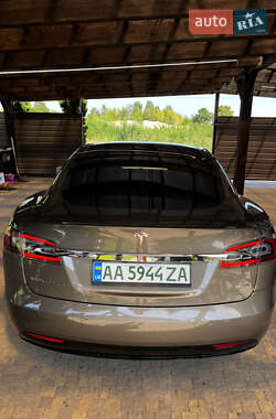 Седан Tesla Model S 2016 в Києві