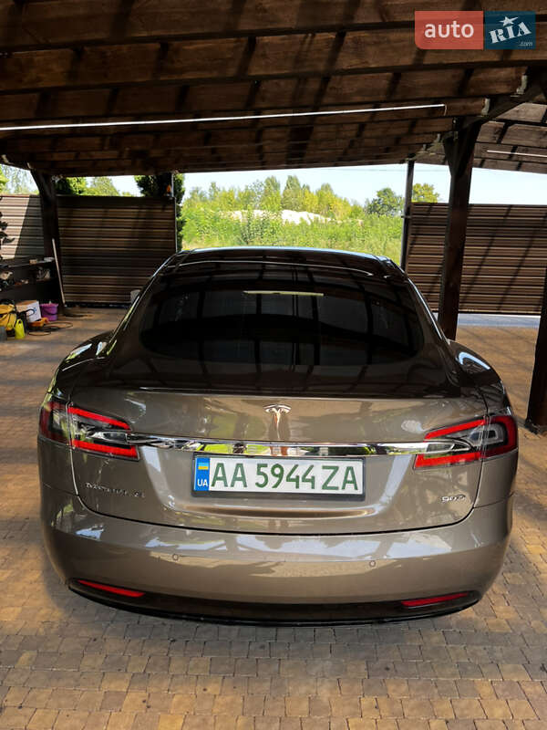 Седан Tesla Model S 2016 в Києві